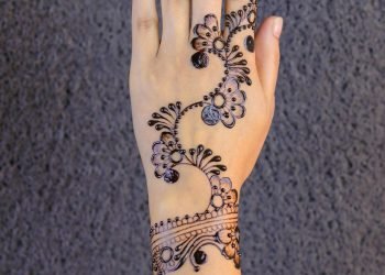 meenee-henna-4764898_1920